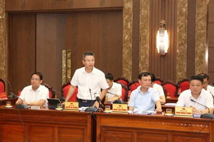 Các đại biểu tham luận tại hội nghị sáng 15/6.