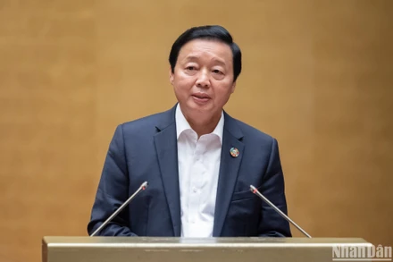 Phó Thủ tướng Trần Hồng Hà phát biểu trong phiên thảo luận về dự án Luật Đất đai (sửa đổi) chiều 6/4. (Ảnh: DUY LINH)