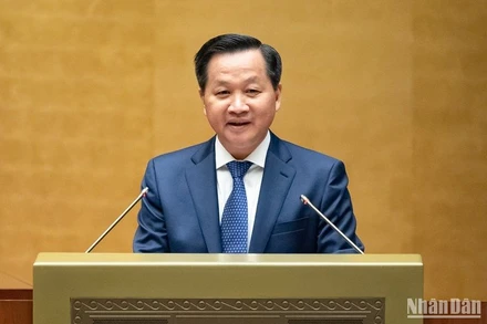 Phó Thủ tướng Lê Minh Khái báo cáo tại Hội nghị toàn quốc triển khai luật, nghị quyết của Quốc hội khóa XV. (Ảnh: DUY LINH)