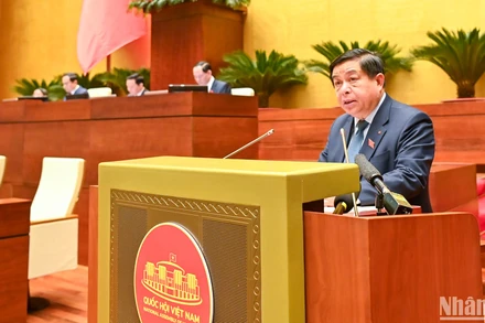 Trình Quốc hội điều chỉnh mục tiêu tăng trưởng GDP năm 2025 đạt 8% trở lên