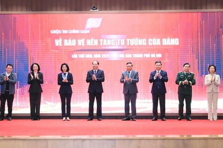 Các đại biểu thực hiện nghi thức phát động Cuộc thi.