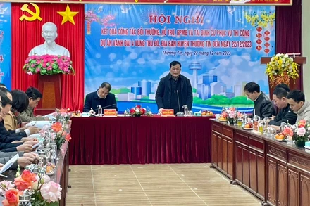 Bí thư Huyện ủy Nguyễn Tiến Minh phát biểu tại hội nghị sáng 22/12.