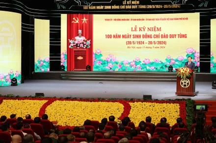 Bí thư Thành ủy Hà Nội Đinh Tiến Dũng đọc diễn văn tại lễ kỷ niệm.