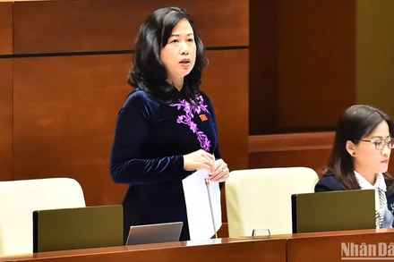 Bộ trưởng Y tế Đào Hồng Lan giải trình, làm rõ một số vấn đề đại biểu Quốc hội quan tâm trong phiên họp chiều 7/1. (Ảnh: THỦY NGUYÊN)