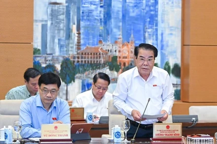 Trưởng Ban Dân nguyện Dương Thanh Bình trình bày báo cáo công tác dân nguyện của Quốc hội trong tháng 9/2023. (Ảnh: DUY LINH)