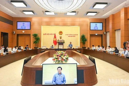 Phó Chủ tịch Quốc hội Nguyễn Khắc Định điều hành nội dung thảo luận chiều 12/9. (Ảnh: DUY LINH)