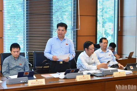 Đại biểu Quốc hội Dương Khắc Mai (đoàn Đắk Nông) phát biểu trong phiên thảo luận tại tổ sáng 24/10. (Ảnh: THỦY NGUYÊN)