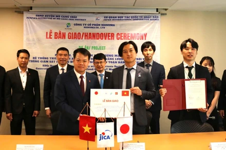 Quang cảnh Lễ bàn giao.