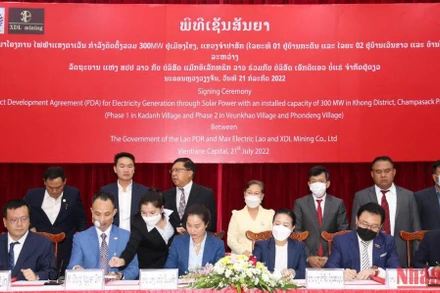 Lễ ký kết Hợp đồng phát triển dự án (Ảnh: XUÂN SƠN)