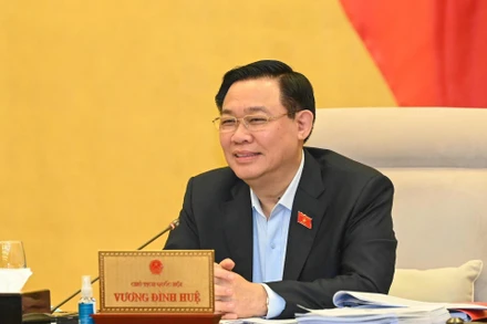 Chủ tịch Quốc hội Vương Đình Huệ phát biểu tại phiên họp.