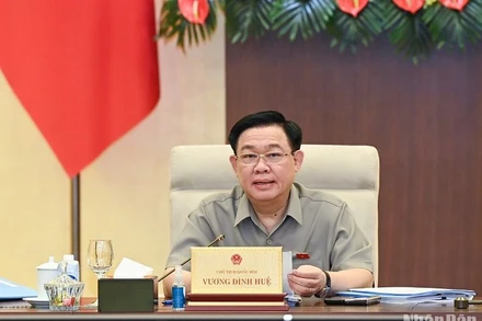 Chủ tịch Quốc hội Vương Đình Huệ phát biểu tại phiên thảo luận chiều 18/8. (Ảnh: DUY LINH)