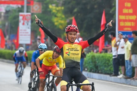 [Ảnh] Tranh tài chặng 5 Cuộc đua xe đạp “Về Điện Biên Phủ - 2024”