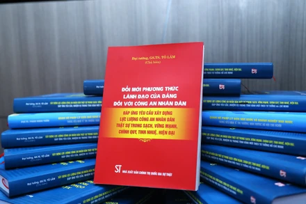 Cuốn sách “Đổi mới phương thức lãnh đạo của Đảng đối với Công an nhân dân đáp ứng yêu cầu xây dựng lực lượng Công an nhân dân thật sự trong sạch, vững mạnh, chính quy, tinh nhuệ, hiện đại” do Đại tướng, GS, TS Tô Lâm, Bộ trưởng Công an làm chủ biên.