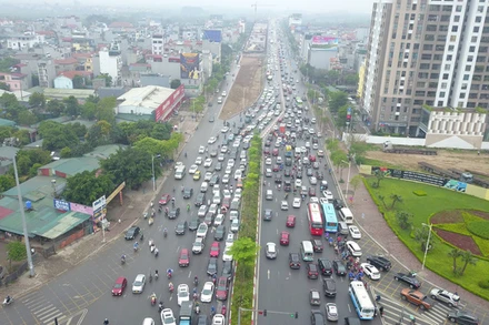 Khu vực Đàm Quang Trung-Cổ Linh thường xuyên ùn tắc. (Ảnh: Minh Đức)