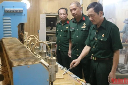 Cơ sở sản xuất đồ mộc của cựu chiến binh Khúc Văn Xuân ở phường Trung Thành, thành phố Phổ Yên doanh thu hơn 2 tỷ đồng/năm.