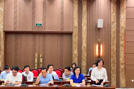 Các đại biểu nêu ý kiến đóng góp vào hai dự thảo của Ban Tổ chức Thành ủy Hà Nội.