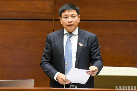 Bộ trưởng Giao thông vận tải Nguyễn Văn Thắng giải trình, làm rõ một số vấn đề đại biểu Quốc hội nêu. (Ảnh: DUY LINH)