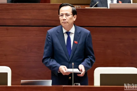 Bộ trưởng Lao động-Thương binh và Xã hội Đào Ngọc Dung phát biểu giải trình, làm rõ ý kiến đại biểu Quốc hội nêu. (Ảnh: DUY LINH)
