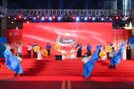 Chương trình với nhiều tiết mục biểu diễn được dàn dựng công phu thể hiện ý chí mạnh mẽ của thanh niên thực hiện khát vọng đóng góp xây dựng đất nước hùng cường, thịnh vượng.