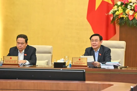 Chủ tịch Quốc hội Vương Đình Huệ phát biểu bế mạc phiên họp. (Ảnh: DUY LINH)