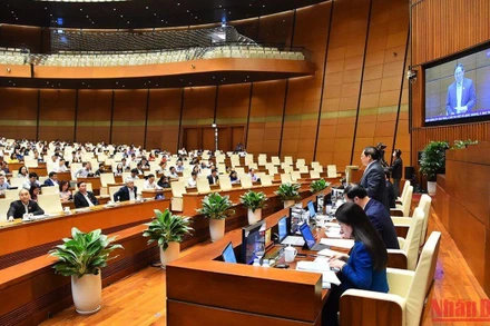 Thủ tướng Phạm Minh Chính giải trình, làm rõ một số nội dung chất vấn của đại biểu Quốc hội trong phiên họp chiều 5/11. Ảnh: THỦY NGUYÊN