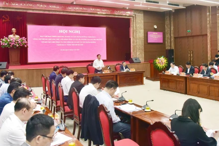 Quang cảnh buổi làm việc sáng 13/4.