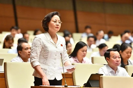 Bộ trưởng Nội vụ Phạm Thị Thanh Trà phát biểu giải trình một số nội dung các đại biểu quan tâm trong phiên họp chiều 29/5. (Ảnh: ĐĂNG KHOA)