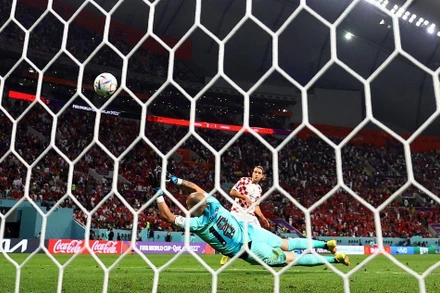 Lovro Majer ghi bàn thắng thứ 4 cho Croatia trong trận gặp Canada ở bảng F rạng sáng 28/11. (Ảnh: Reuters)