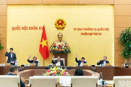 100% thành viên Ủy ban Thường vụ Quốc hội đã biểu quyết đồng ý việc giảm tiền thuê đất năm 2024 theo đề xuất của Chính phủ. (Ảnh: DUY LINH)