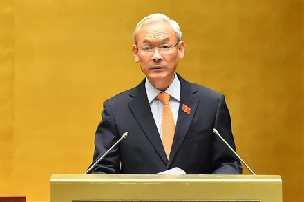 Chủ nhiệm Ủy ban Tài chính, Ngân sách của Quốc hội Nguyễn Phú Cường trình bày Báo cáo thẩm tra dự án Luật Giá (sửa đổi) trong phiên họp chiều 2/11. Ảnh: THỦY NGUYÊN