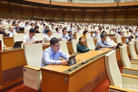 Các đại biểu Quốc hội dự phiên thảo luận ở hội trường sáng 30/5. (Ảnh: THỦY NGUYÊN)