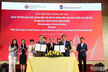 Trong khuôn khổ Hội thảo diễn ra Lễ ký kết thỏa thuận hợp tác giữa Trường đại học Khoa học xã hội và Nhân văn (Đại học Quốc gia Hà Nội) và Trường đại học Bách khoa Hồng Kông (Trung Quốc).