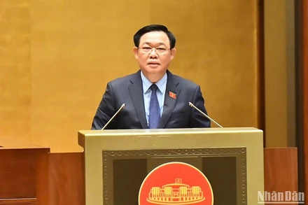 Chủ tịch Quốc hội Vương Đình Huệ phát biểu kết thúc phiên chất vấn nhóm vấn đề thứ tư thuộc lĩnh vực giao thông vận tải. (Ảnh: ĐĂNG KHOA)