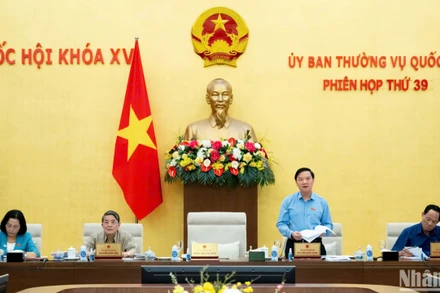 Phó Chủ tịch Quốc hội Nguyễn Khắc Định phát biểu bế mạc phiên họp. (Ảnh: DUY LINH)