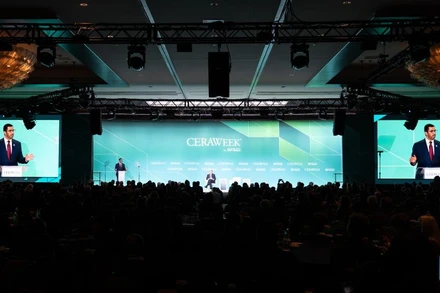 Chủ tịch COP28 UAE Sultan Al Jaber phát biểu tại sự kiện CERAWeek ở Houston, Texas (Mỹ) ngày 6/3 vừa qua. (Ảnh: Xinhua)