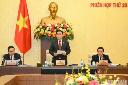 Chủ tịch Quốc hội Vương Đình Huệ phát biểu khai mạc phiên họp. (Ảnh: DUY LINH)