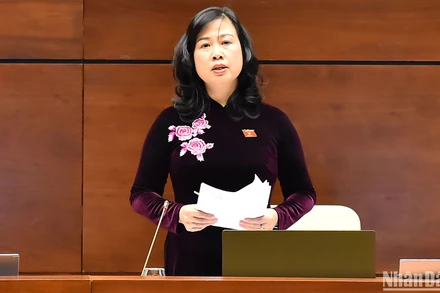 Bộ trưởng Y tế Đào Hồng Lan giải trình, làm rõ một số vấn đề đại biểu Quốc hội nêu chung quanh dự án Luật Khám bệnh, chữa bệnh (sửa đổi). (Ảnh: THỦY NGUYÊN)