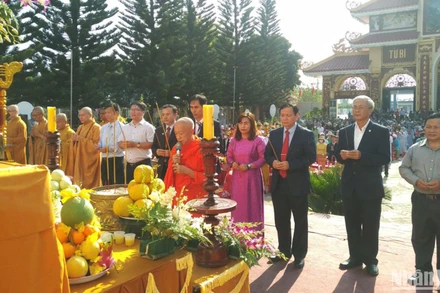 Thực hiện nghi thức lễ Giỗ Tổ Hùng Vương tại chùa tháp Kỳ Quang, huyện Đăk Hà