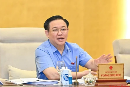 Chủ tịch Quốc hội Vương Đình Huệ phát biểu ý kiến tại phiên họp.