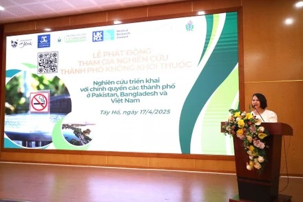 PGS, TS Lê Thị Thanh Hương, Phó Hiệu trưởng Trường đại học Y tế công cộng phát biểu tại lễ phát động. 