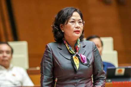 Thống đốc Ngân hàng Nhà nước Việt Nam Nguyễn Thị Hồng giải trình, làm rõ một số vấn đề đại biểu Quốc hội quan tâm. (Ảnh: DUY LINH)