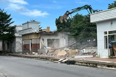 Tháo dỡ các công trình xây dựng vi phạm trên tuyến mương Hải Phúc.