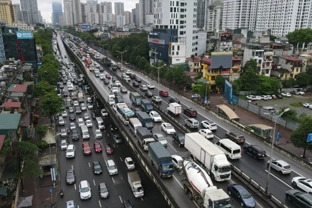 Đường Vành đai 3 trên cao tiếp tục được tổ chức lại giao thông để sửa chữa.