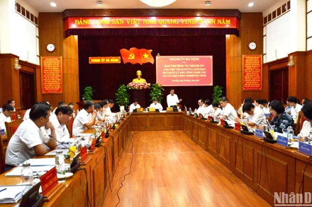 Quang cảnh buổi làm việc.