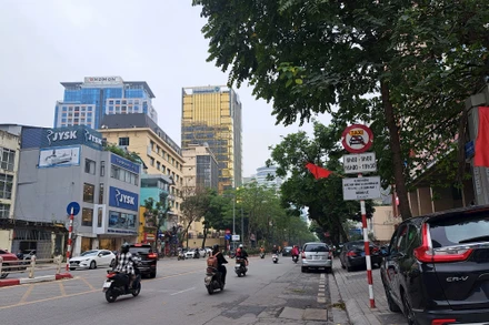 Xe taxi, xe hợp đồng sẽ được lưu thông trở lại trên phố Láng Hạ.