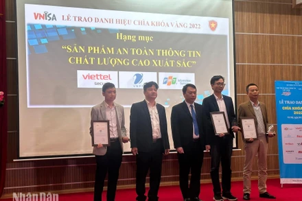 Trao danh hiệu Chìa khóa vàng ở hạng mục "Sản phẩm an toàn thông tin chất lượng cao xuất sắc". 