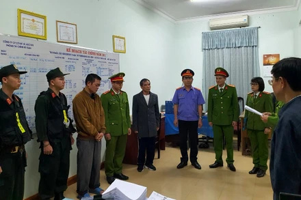 Lệnh khởi tố Giám đốc và các thuộc cấp Công ty cổ phần Cơ khí và xây dựng công trình 878. (Ảnh: Cơ quan Công an cung cấp)