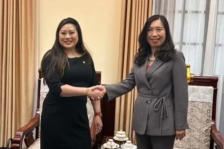 Thứ trưởng Ngoại giao Lê Thị Thu Hằng tiếp bà Caroline D. Phạm, Ủy viên Ủy ban Giao dịch Hàng hóa Tương lai Hoa Kỳ.