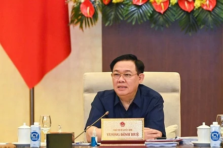 Chủ tịch Quốc hội Vương Đình Huệ cho ý kiến vào dự thảo Luật Đất đai (sửa đổi) trong phiên họp sáng 25/8. (Ảnh: DUY LINH)