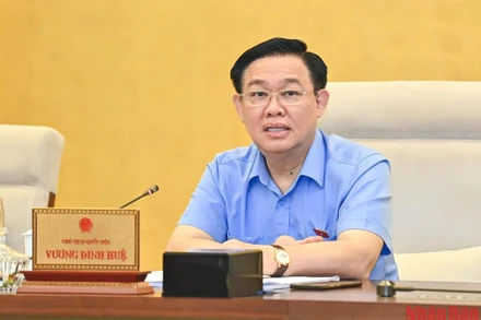 Chủ tịch Quốc hội Vương Đình Huệ phát biểu ý kiến tại phiên họp.